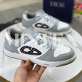 DI Sneakers