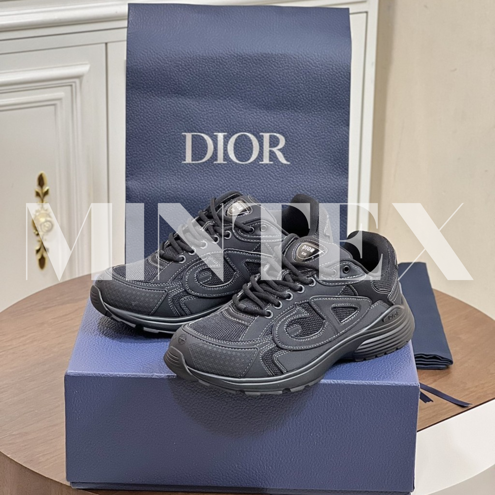 DI Sneakers